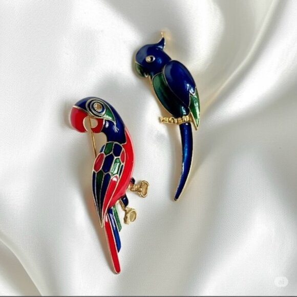 Jewelry - Vintage bright enamelled parrot brooches